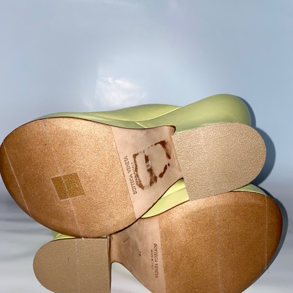 BOTTEGA VENETA wedge sandals (size 39) in light green lambskin - Picture 10 of 16
